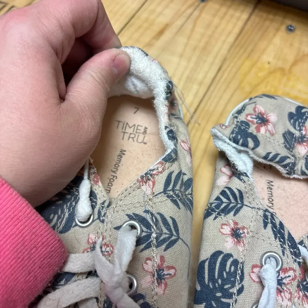 Women’s size 7 shoes